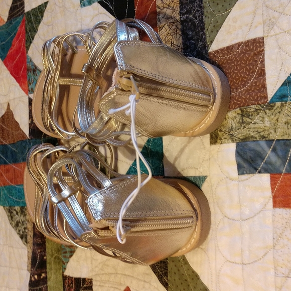 Sandals - Picture 3 of 4